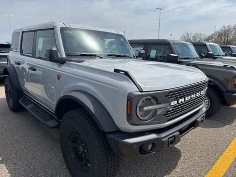 New 2026 Ford Bronco Badlands AWD/4WD image 6