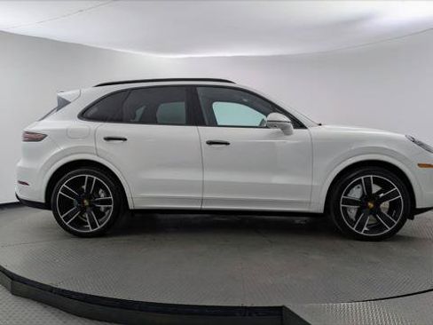 Used 2021 Porsche Cayenne Turbo AWD/4WD image 8