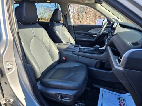 Used 2024 Toyota Grand Highlander Limited image 18