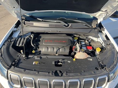 Used 2022 Jeep Compass Latitude image 9