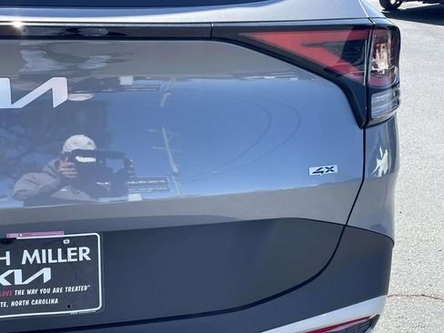 Used 2025 Kia Sportage EX image 13