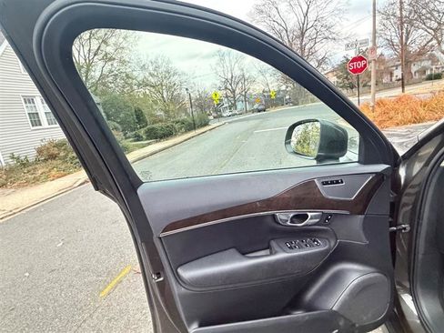 Used 2018 Volvo XC90 T5 Momentum w/ Momentum Plus Package image 25