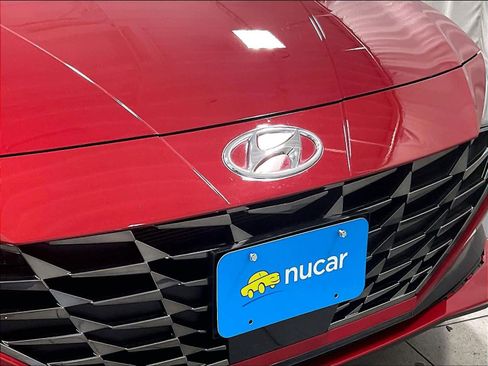 Used 2022 Hyundai Elantra Limited image 32