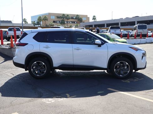 Used 2026 Nissan Rogue SV FWD image 3
