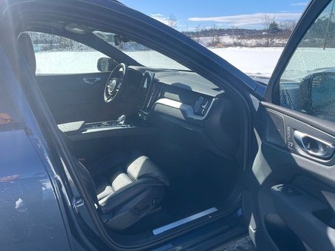 New 2026 Volvo XC60 B5 Ultra w/ Protection Package Premier image 9