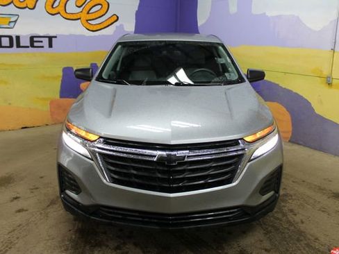 Used 2023 Chevrolet Equinox LS AWD/4WD image 3