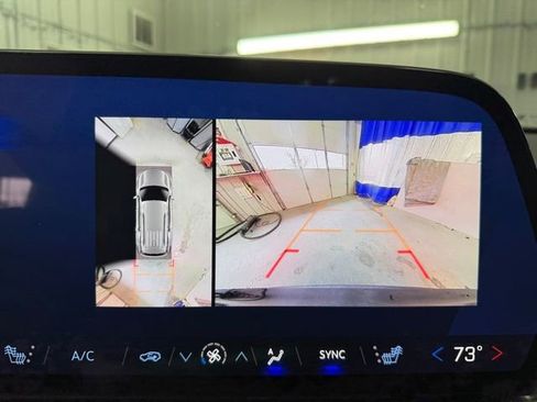 Used 2024 Chevrolet Traverse LT image 31