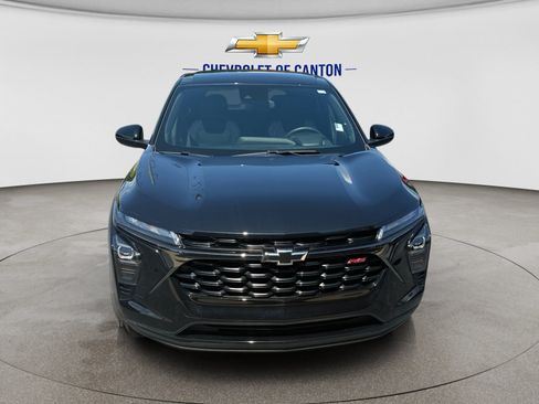 Used 2025 Chevrolet Trax RS w/ Driver Confidence Package FWD image 2