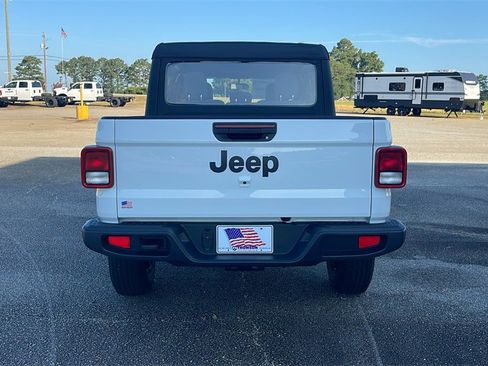 New 2025 Jeep Gladiator Sport image 6