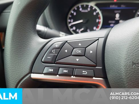 Used 2025 Nissan Sentra SV w/ Trunk Package image 14