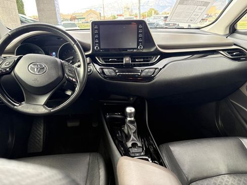 Used 2021 Toyota C-HR Limited FWD image 9