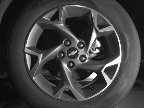 Used 2025 Chevrolet Trax LT FWD image 14