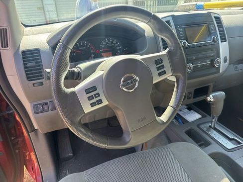 Used 2016 Nissan Frontier SV image 5