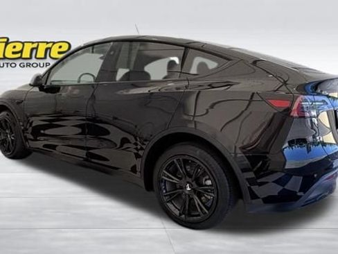 Used 2024 Tesla Model Y Long Range AWD/4WD image 2