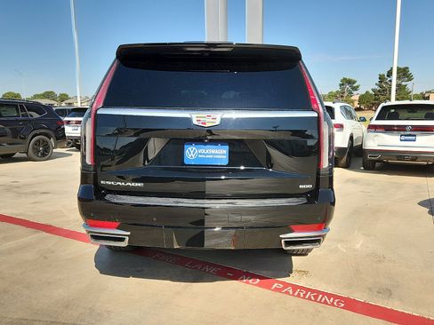 Used 2024 Cadillac Escalade Luxury RWD image 6
