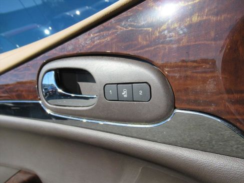 Used 2017 Buick Enclave Premium image 25