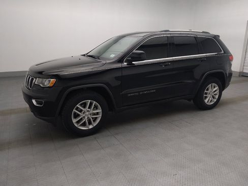 Used 2018 Jeep Grand Cherokee Laredo RWD image 2