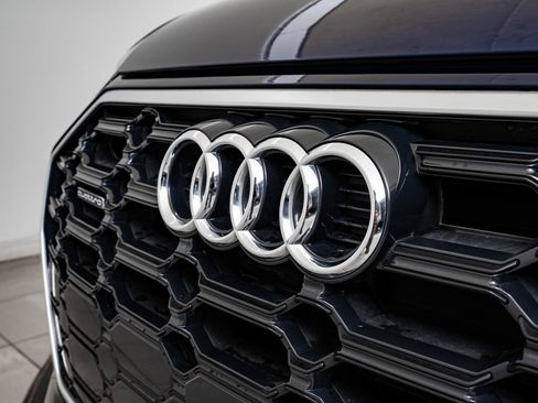 Used 2022 Audi Q5 2.0T Premium w/ Convenience Package image 3