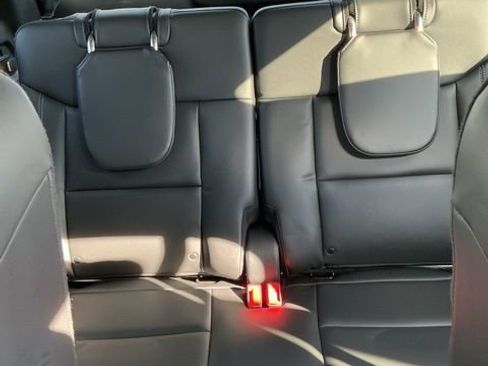 Used 2024 Ford Explorer XLT w/ Equipment Group 202A image 21