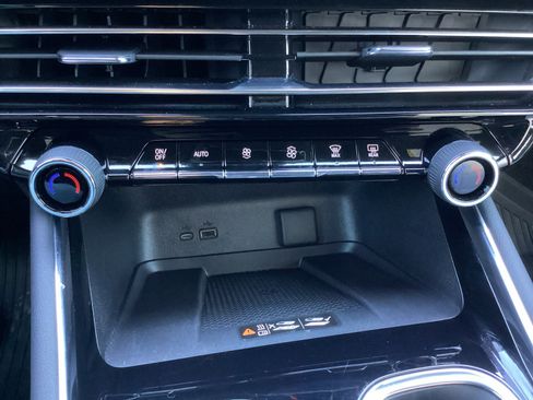 Used 2025 Chevrolet Traverse High Country image 25