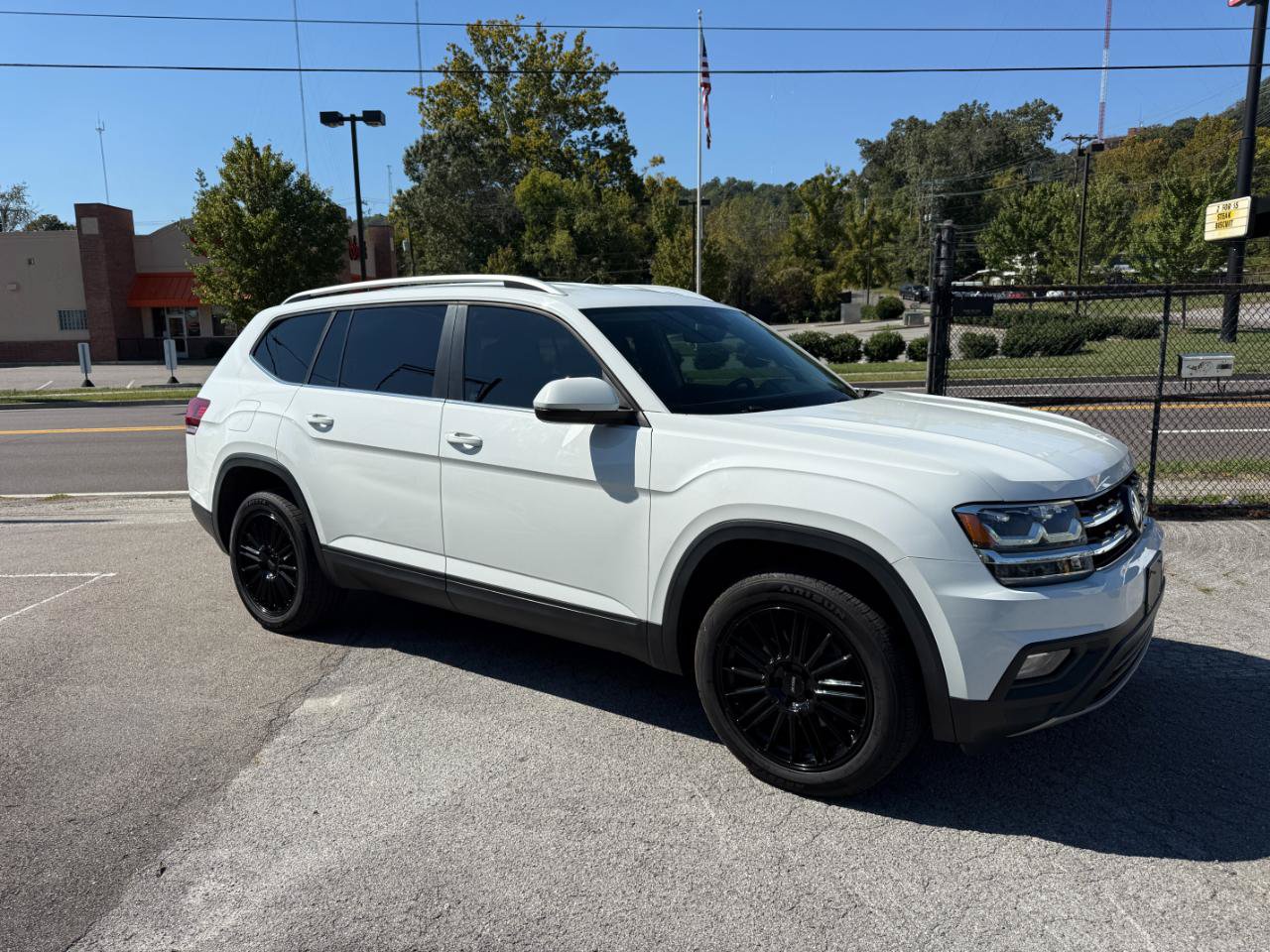 Used 2019 Volkswagen Atlas SE FWD image 2