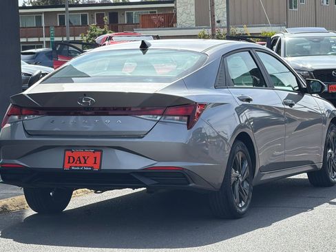 Used 2023 Hyundai Elantra SEL FWD image 5