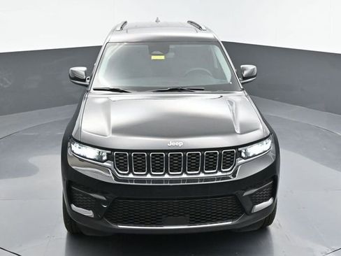 Used 2024 Jeep Grand Cherokee Laredo X image 32