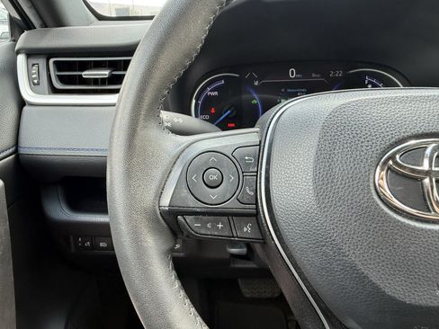 Used 2022 Toyota RAV4 XSE AWD/4WD image 17