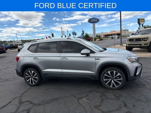 Used 2022 Volkswagen Taos SE FWD image 4