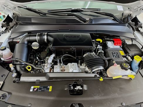 Used 2025 Jeep Compass Limited image 33