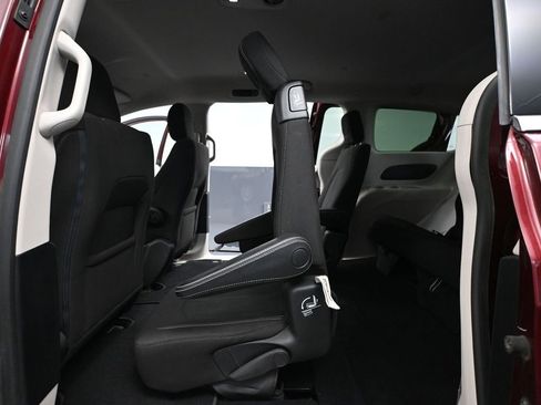 Used 2021 Chrysler Voyager LX image 37