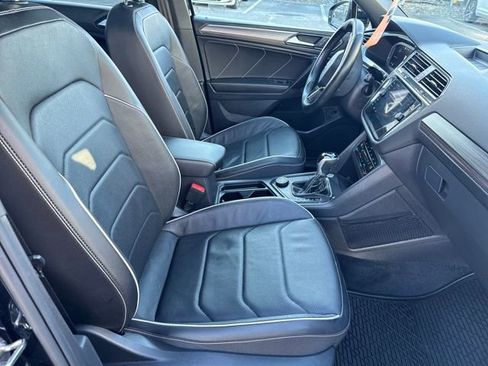 Certified 2022 Volkswagen Tiguan SEL R-Line image 35