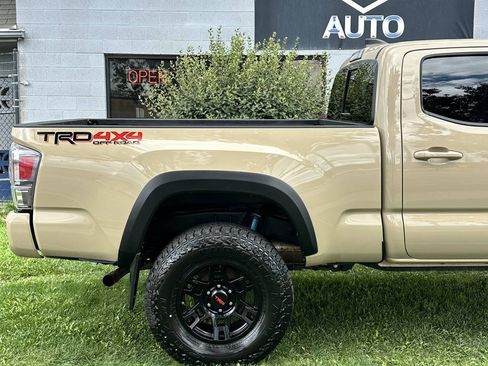 Used 2020 Toyota Tacoma TRD Off-Road w/ TRD Premium Off Road Package AWD/4WD image 6