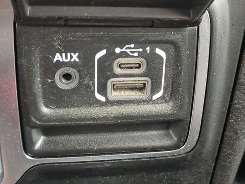 Used 2024 Jeep Gladiator Mojave AWD/4WD image 23
