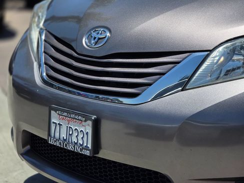 Used 2016 Toyota Sienna LE FWD image 7