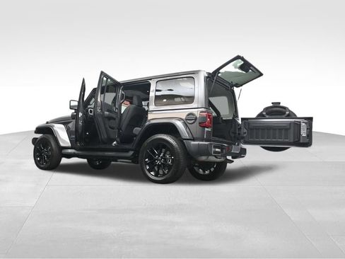 Used 2025 Jeep Wrangler Unlimited Sahara AWD/4WD image 46