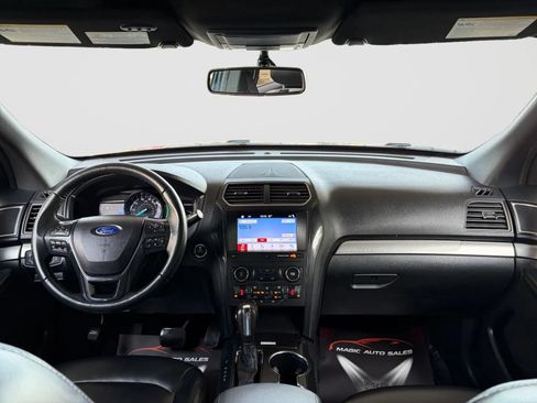 Used 2019 Ford Explorer XLT w/ Equipment Group 202A AWD/4WD image 24