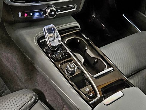 Used 2023 Volvo S90 T8 Ultimate image 43