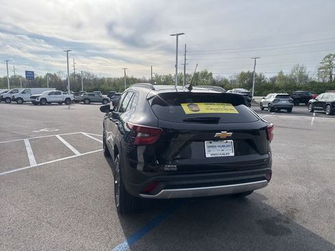 Used 2025 Chevrolet Trax LT FWD image 16
