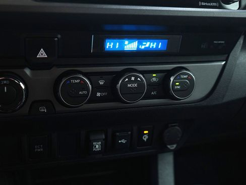 Used 2022 Toyota Tacoma TRD Sport image 21