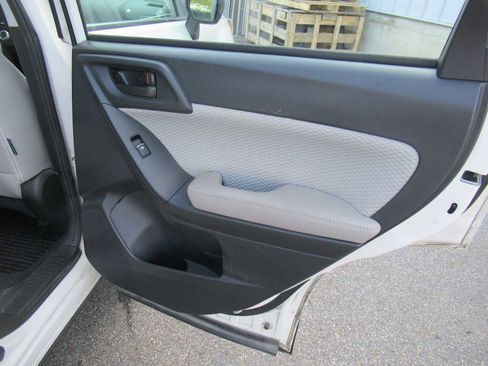 Used 2018 Subaru Forester 2.5i w/ Alloy Wheel Package image 21