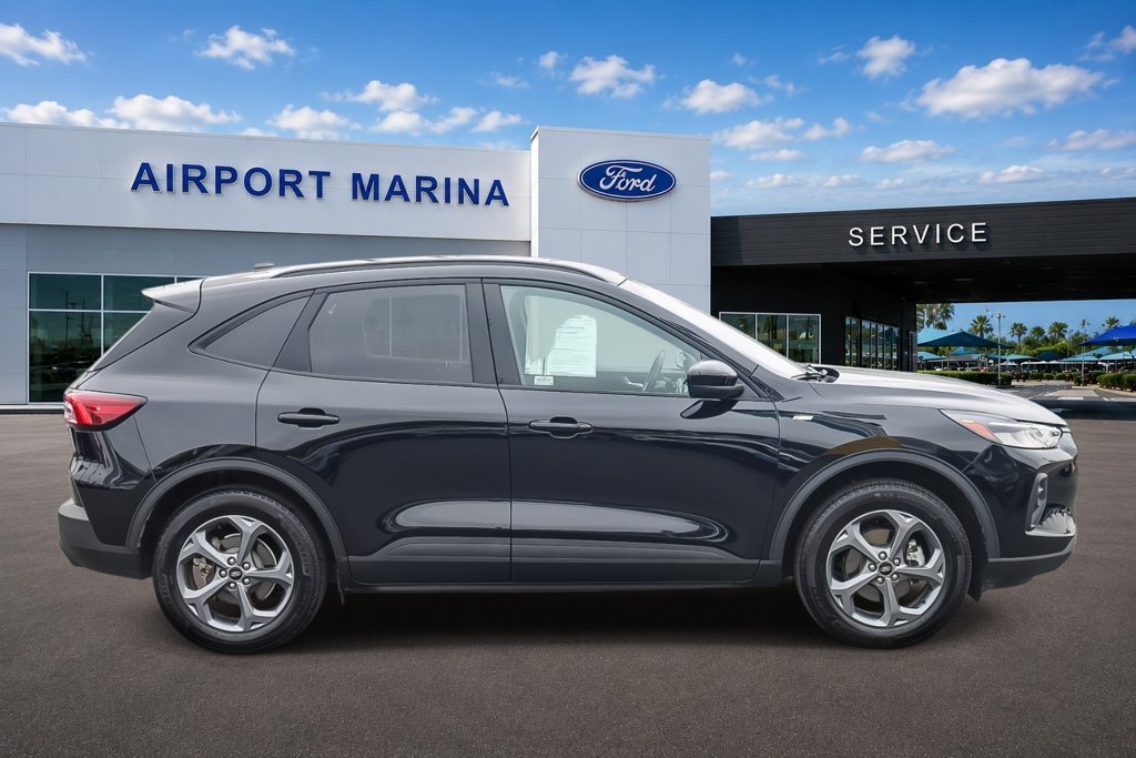 Certified 2025 Ford Escape ST-Line Select AWD/4WD image 9