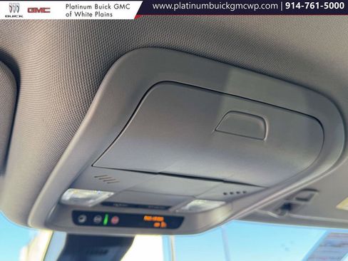 Used 2024 GMC Terrain SLE w/ Driver Convenience Package image 30