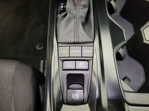 Used 2025 Toyota Camry LE image 6