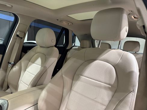 Used 2017 Mercedes-Benz GLC 300 4MATIC image 19