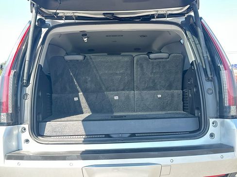 Used 2015 Cadillac Escalade Luxury AWD/4WD image 16
