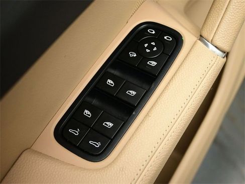 Used 2023 Porsche Cayenne S Platinum w/ Assistance Package image 20