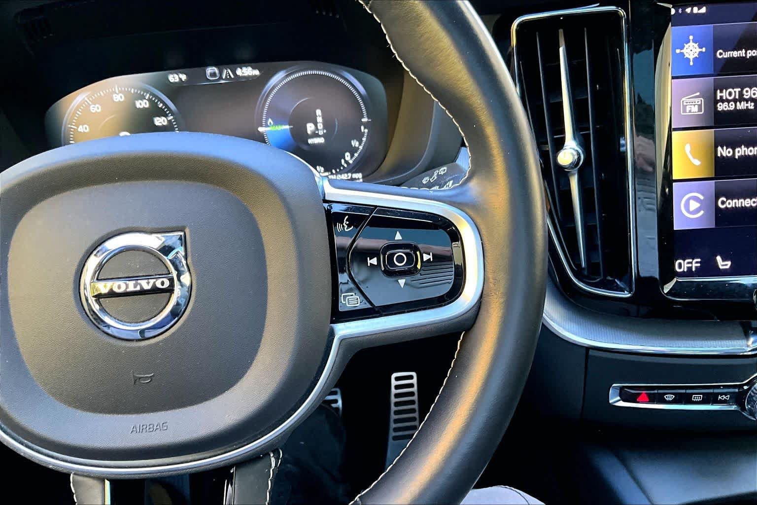 Used 2021 Volvo XC60 T8 R-Design AWD/4WD image 10