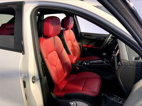 Used 2026 Porsche Macan image 18