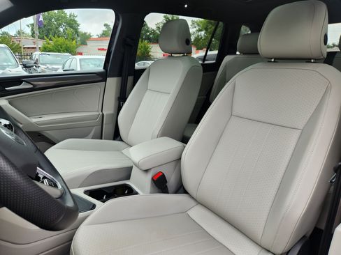 Certified 2023 Volkswagen Tiguan SE R-Line FWD image 7